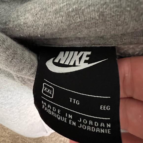 Men’s Nike Hoodie - Picture 2 of 3